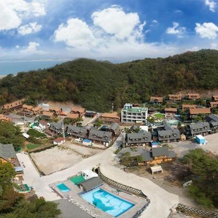 Boryeong Rich Valley Log Village Pension Exterior photo