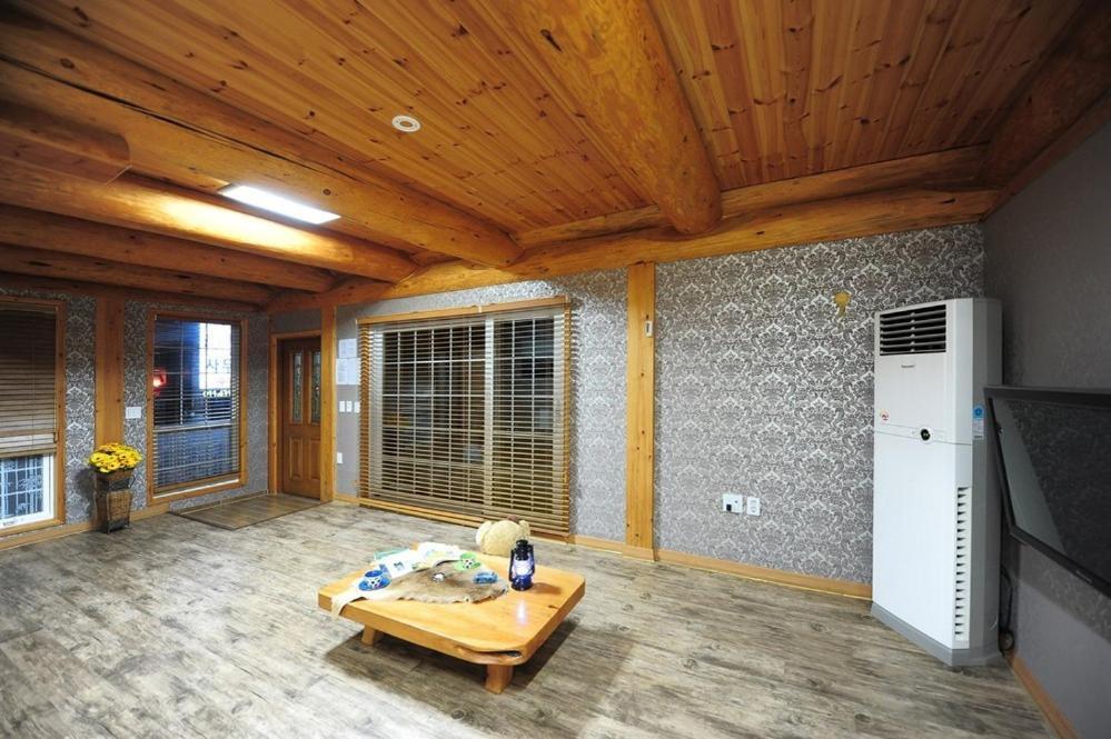 Boryeong Rich Valley Log Village Pension Room photo